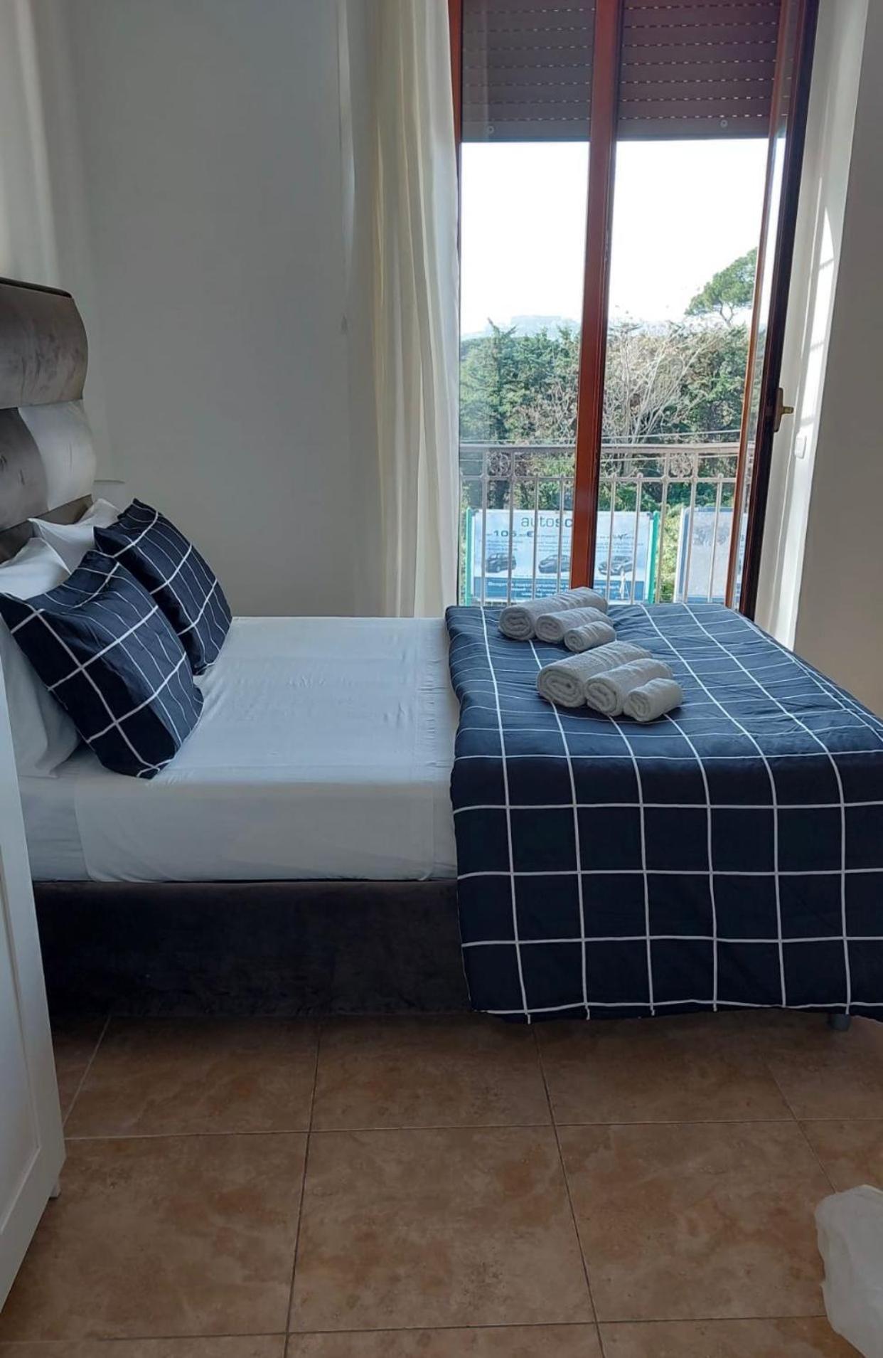 Miris Home Fast And Comfortable With Self Check In 8 Minutes Walk Near Naples Airport Eksteriør billede