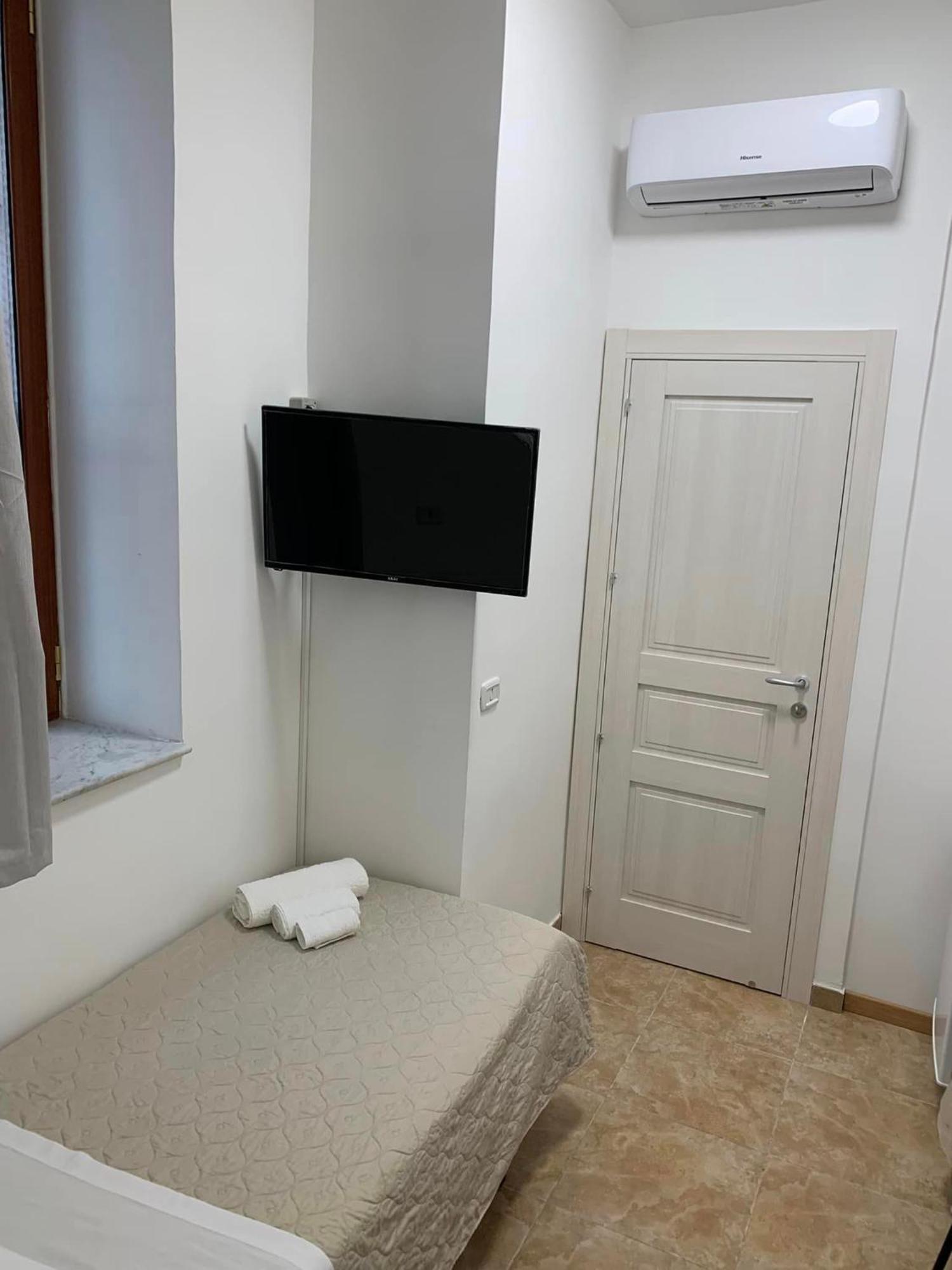 Miris Home Fast And Comfortable With Self Check In 8 Minutes Walk Near Naples Airport Værelse billede